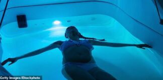 does your hair get wet in a float tank 3