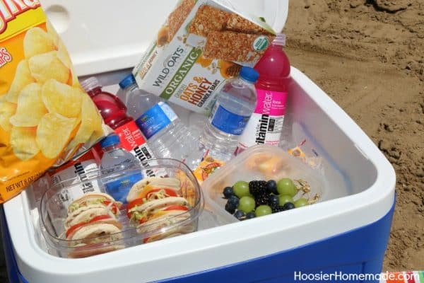 How Do You Pack Food For Beach Day?