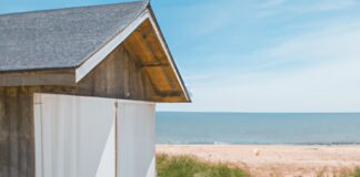 quick setting beach shelters for an instant refuge from the elements