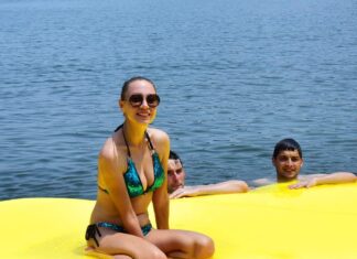 gymax floating water pad review