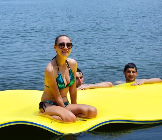 gymax floating water pad review