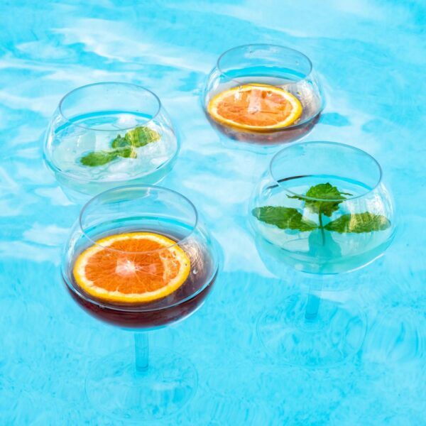 Floating Wine Glasses for Pool (18 Oz | Set of 2) That Float | Shatterproof Poolside Wine Glasses | Floating Cup | Beach Glass | Outdoor Tritan Plastic Wine Glasses with Stem